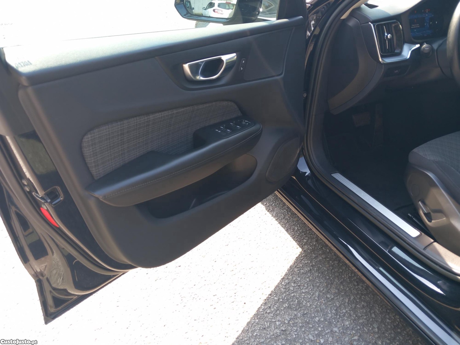 Volvo V60 2.0 D4 Momentum Geartronic — fotografia 10