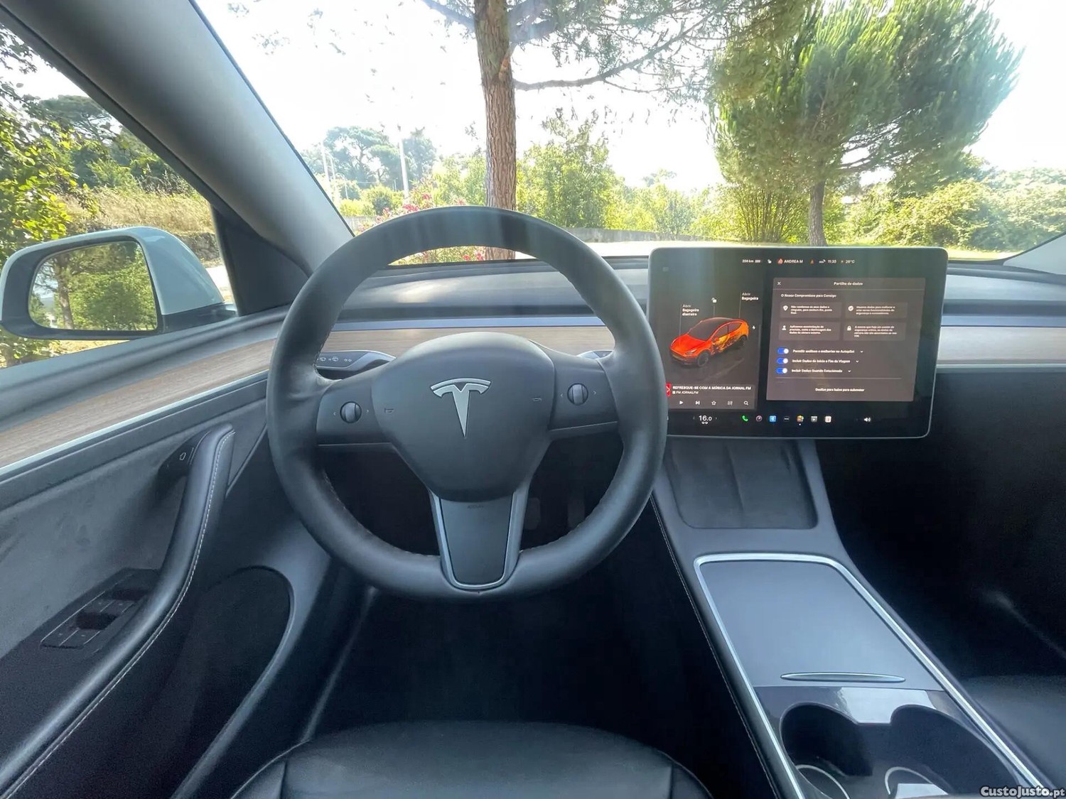 Tesla Model Y Long Range Dual Motor AWD — fotografia 3