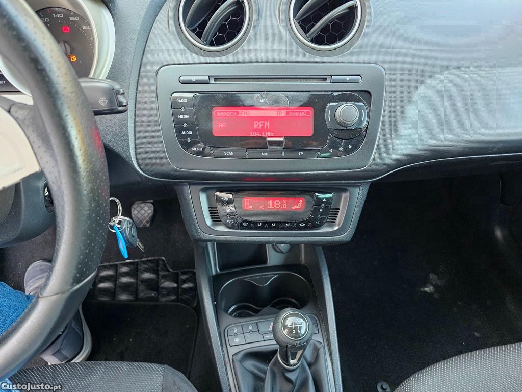 SEAT Ibiza Sport 1.4Tdi 80cv 06/2009 — fotografia 4