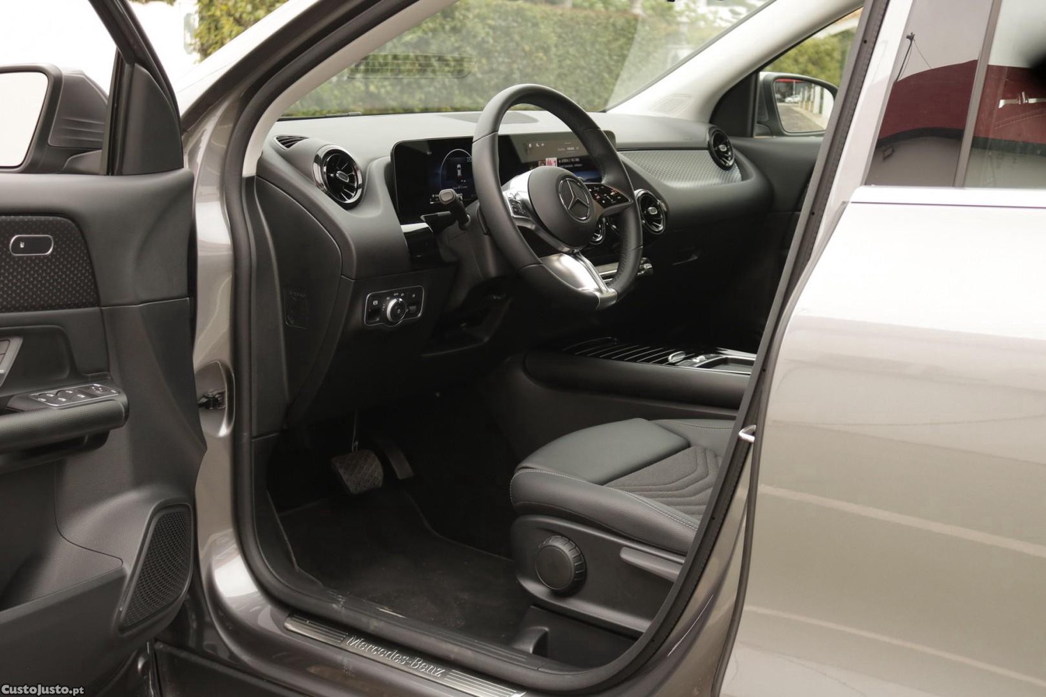 Mercedes-Benz GLA 180 180 d Auto — fotografia 46