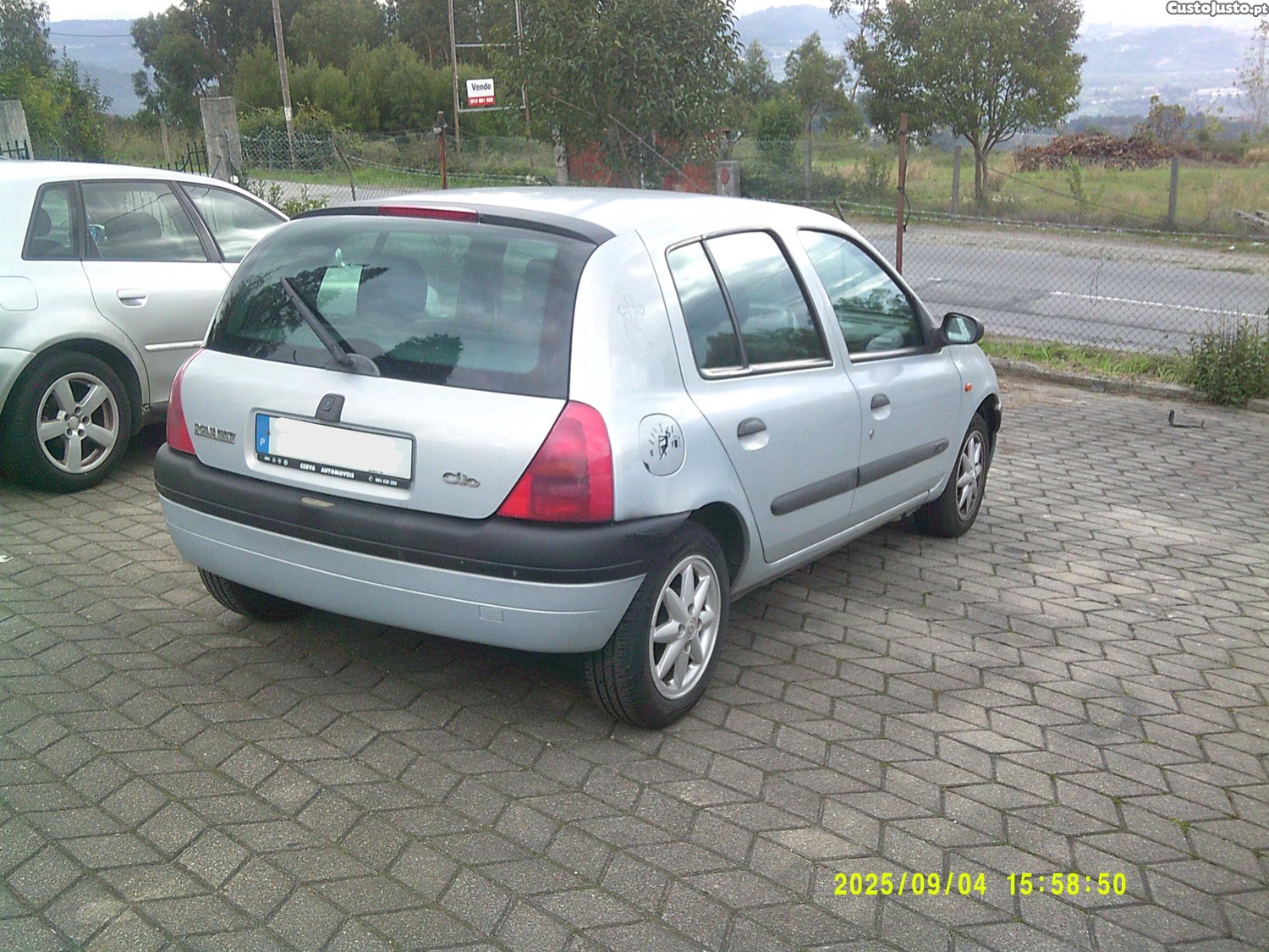 Renault Clio 1.2 Gasolina — fotografia 6