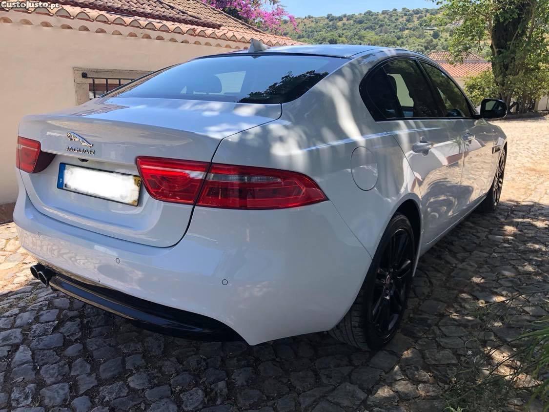 Jaguar XE Black - 17 foto 3