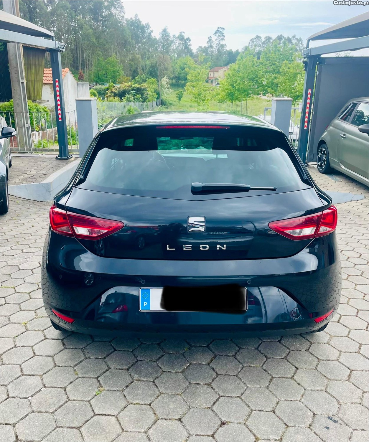 SEAT Leon 1.6 TDi Reference Ecomotive — fotografia 12