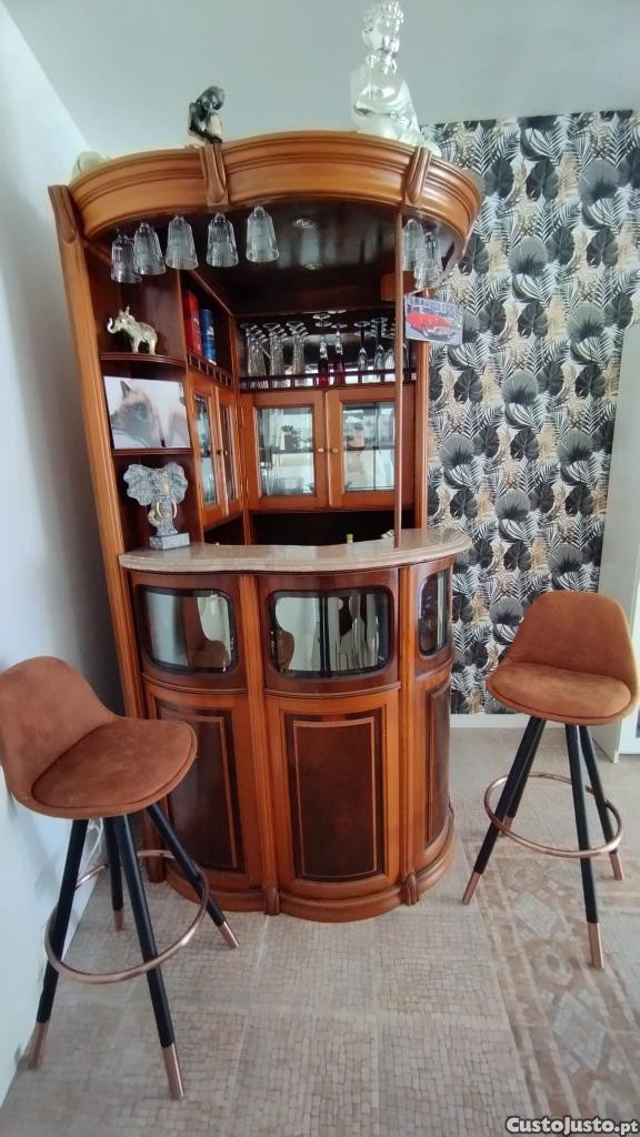 Movel Bar De Madeira De Mogno Com Vitrines E Prateleiras | Móveis e ...