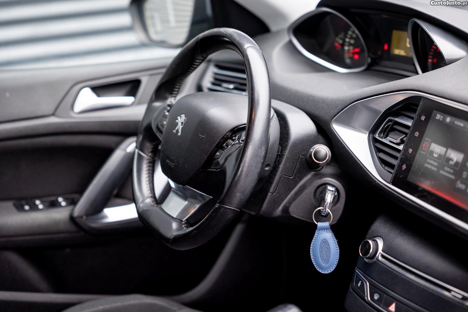 Peugeot 308 SW 1.6 BlueHDi Active — fotografia 19