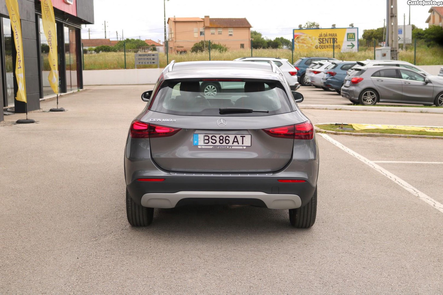 Mercedes-Benz GLA 180 180 d Auto — fotografia 53