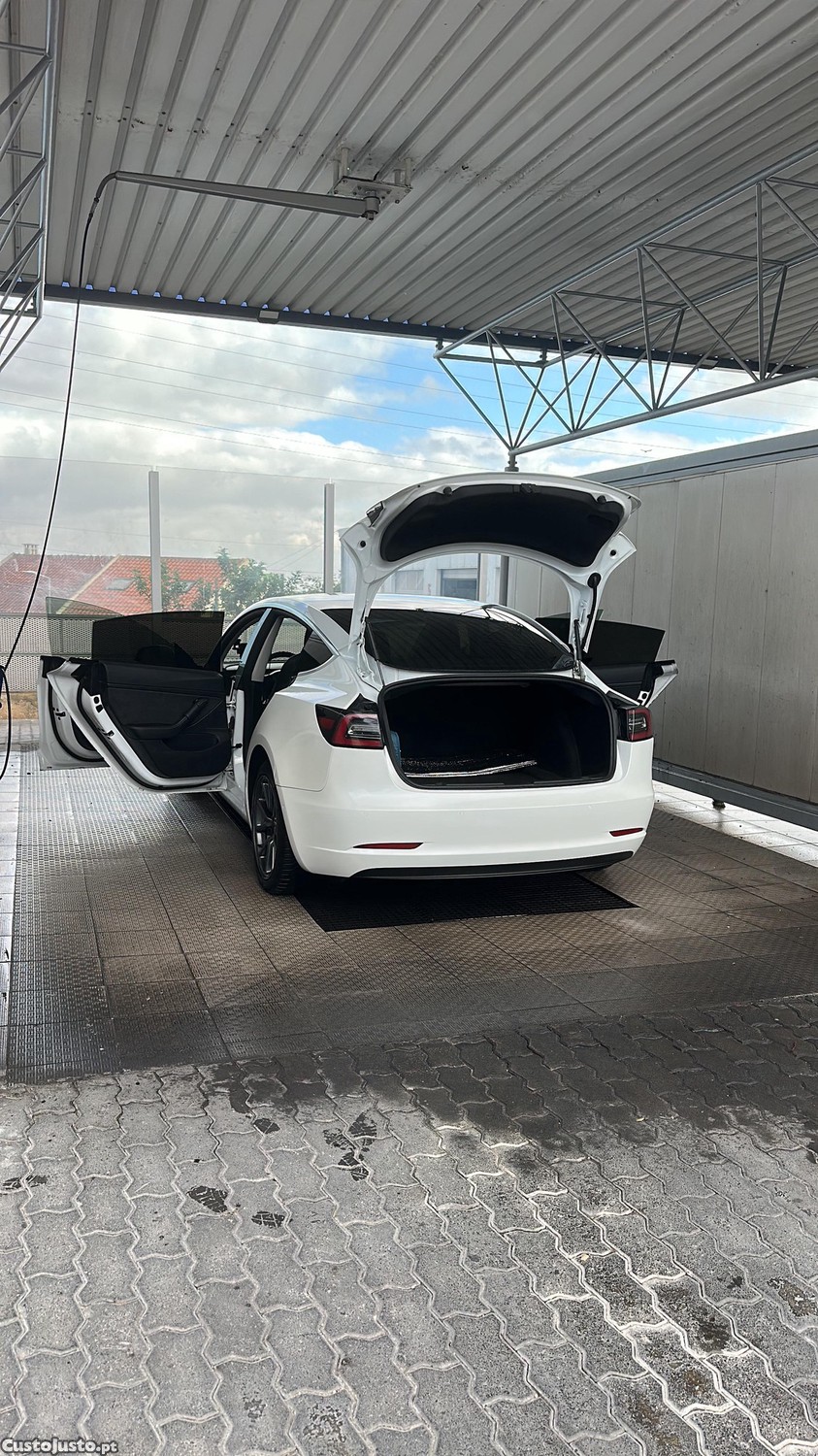 Tesla Model 3 RWD — fotografia 9