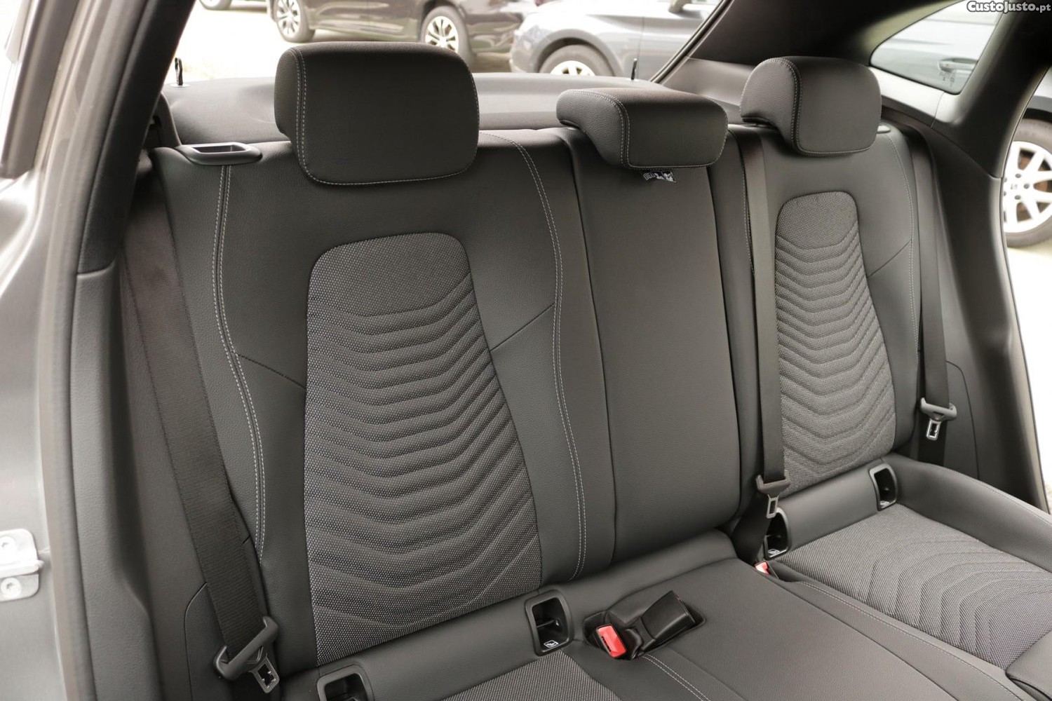 Mercedes-Benz GLA 180 180 d Auto — fotografia 40