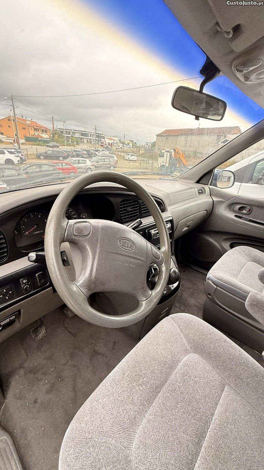 Kia Carnival 2.9 TDI de 2000 — fotografia 5