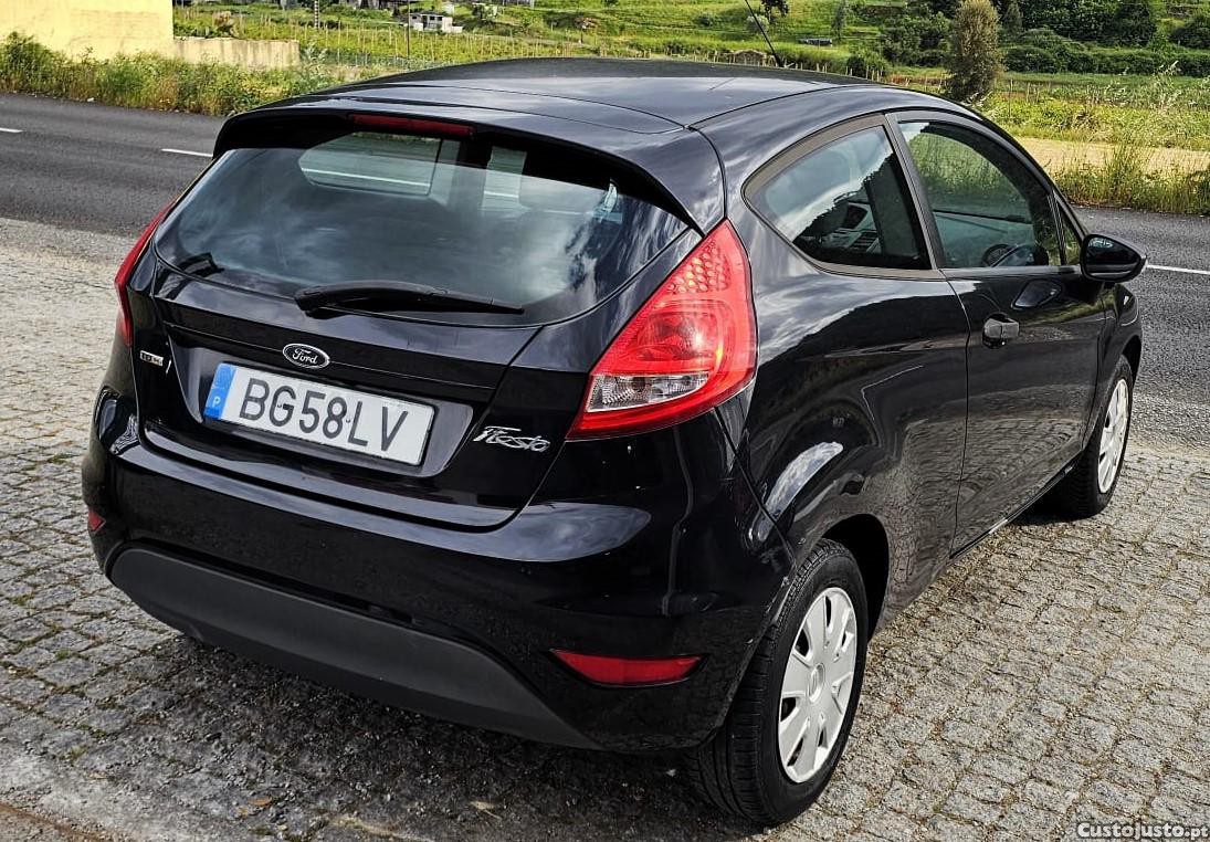 Ford Fiesta 1.4d 92.000km — fotografia 11