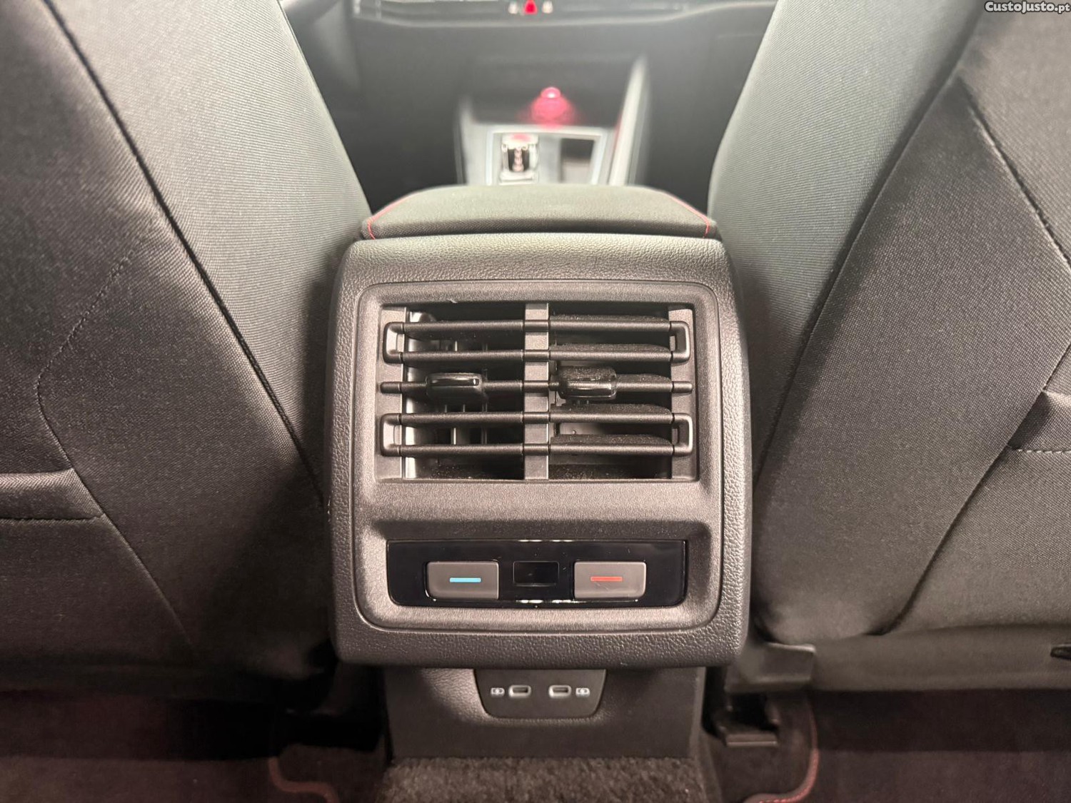 Volkswagen Golf 2.0 TSI GTI DSG — fotografia 3