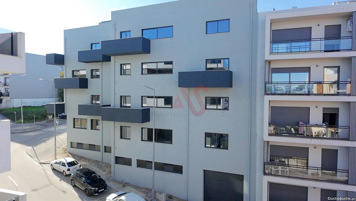 Apartamento T3 Com Varandas No Centro De Lousada, Porto, Lousada