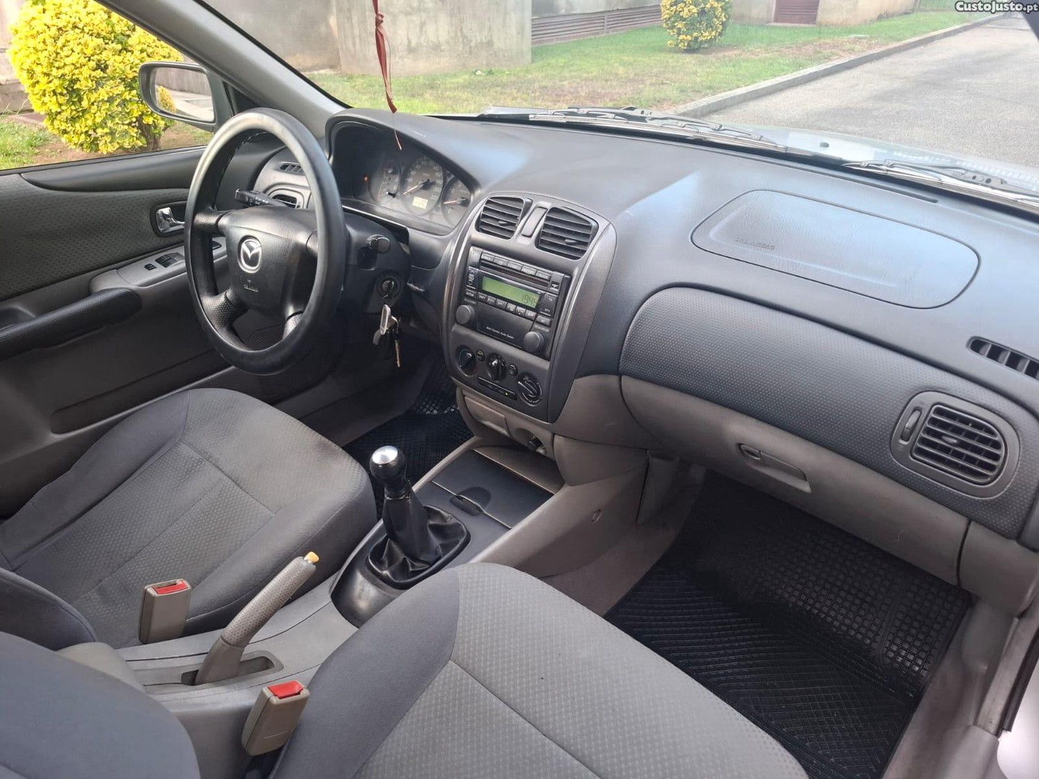 Mazda 323 1.3 I — fotografia 2