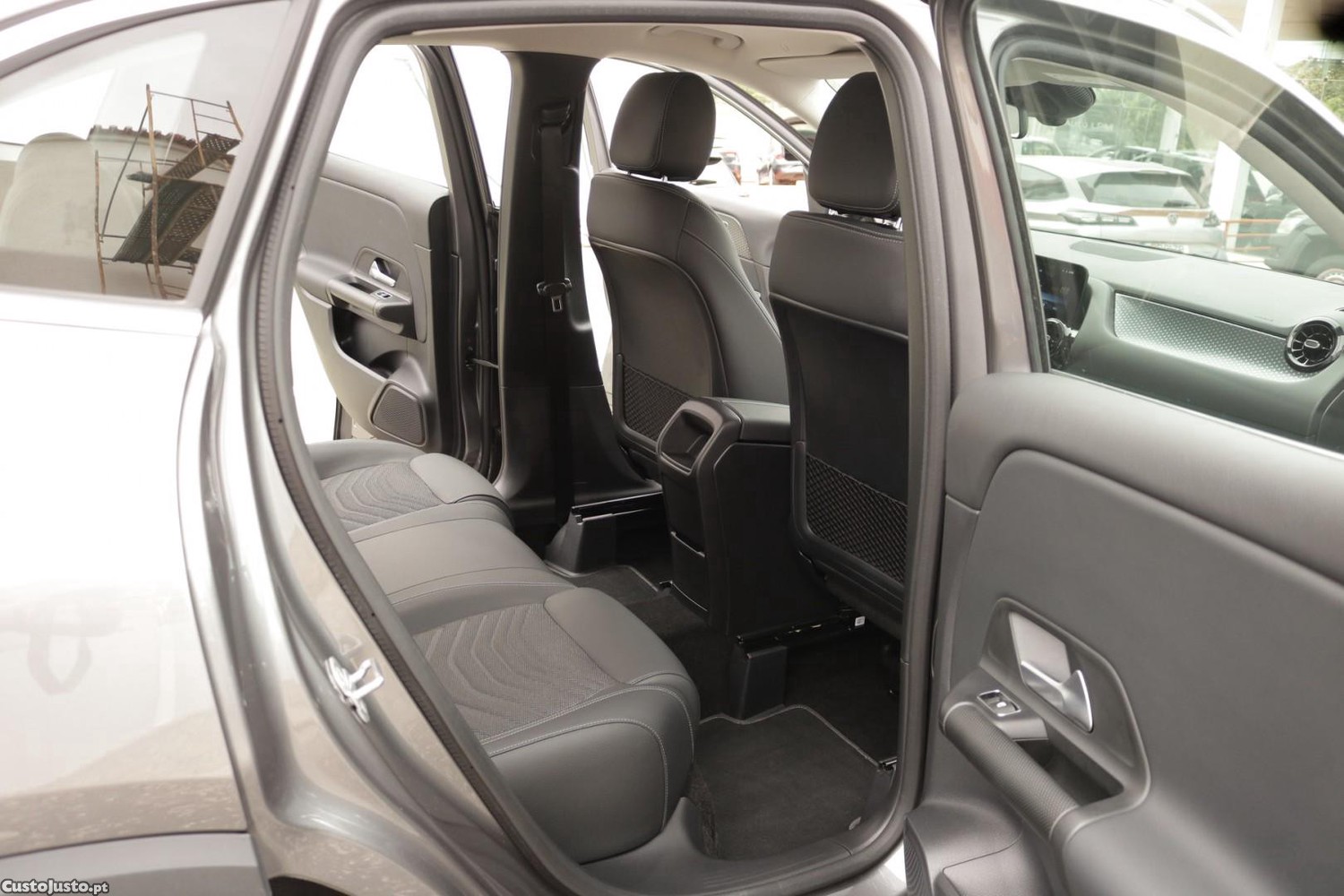 Mercedes-Benz GLA 180 180 d Auto — fotografia 39
