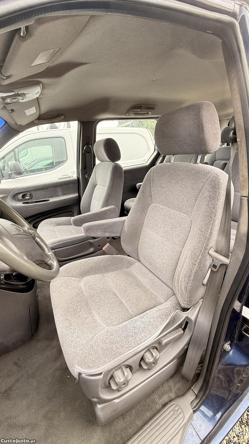 Kia Carnival 2.9 TDI de 2000 — fotografia 4