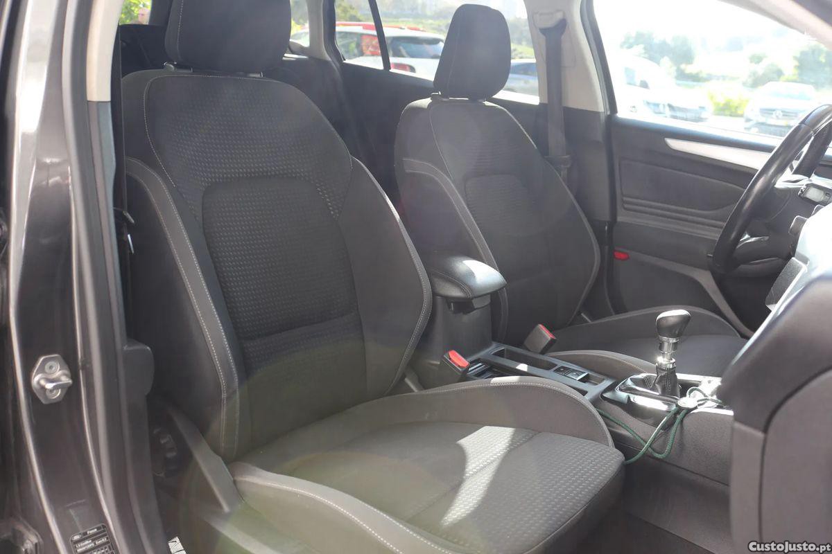 Ford Focus SW 1.5 TDCi EcoBlue Connected — fotografia 14