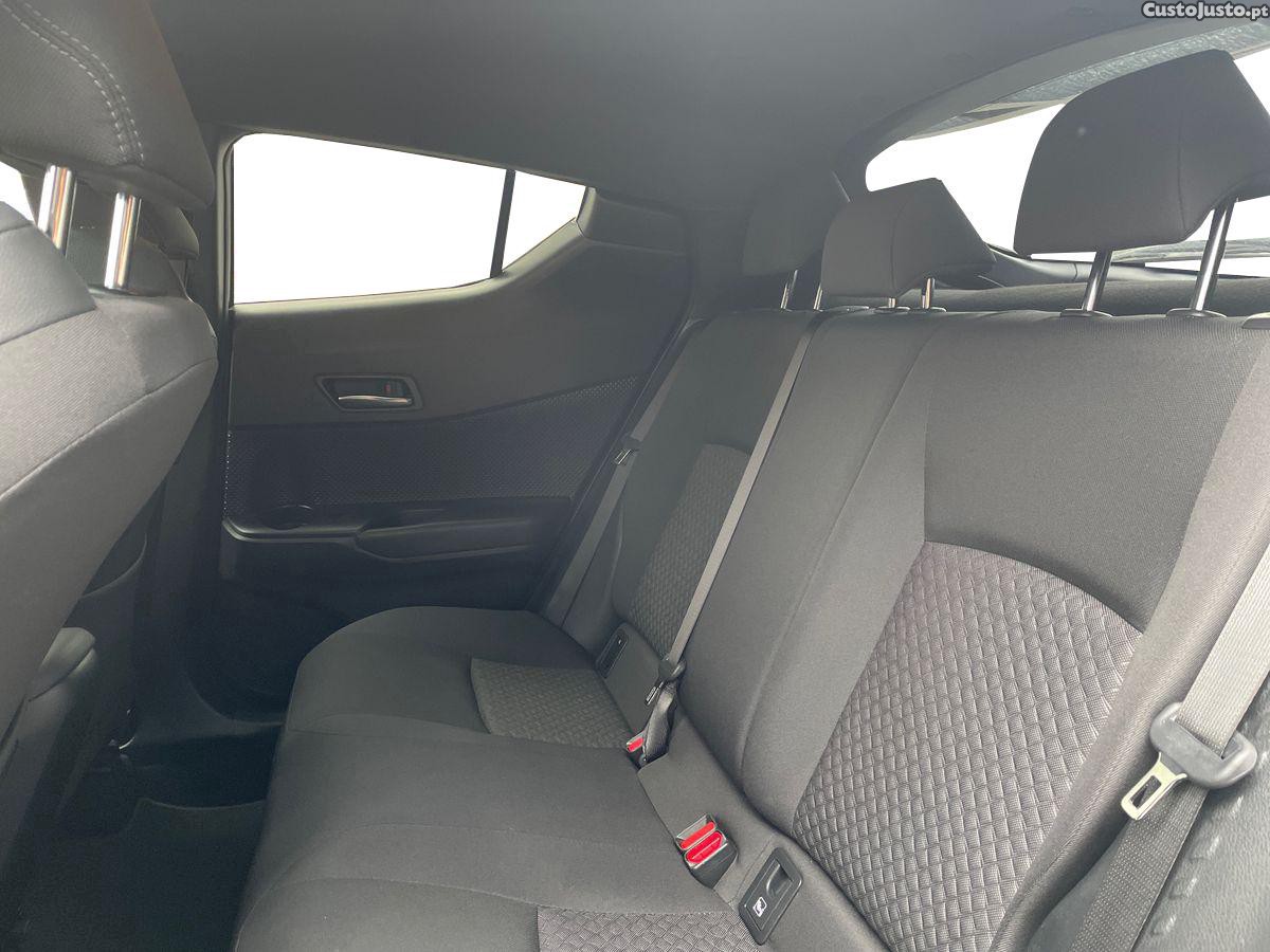 Toyota C-HR 1.8 Hybrid Square Collection — fotografia 7