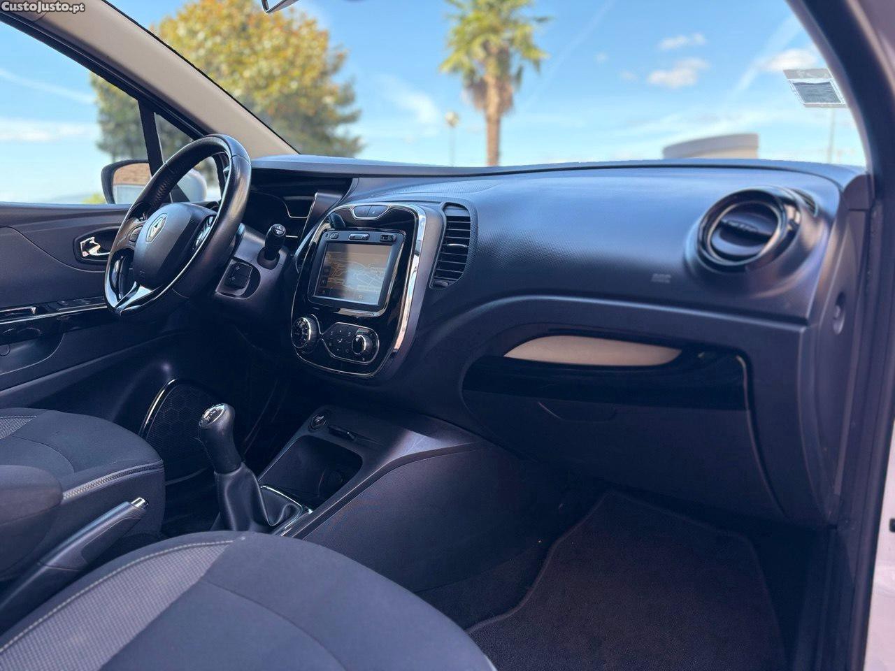 Renault Captur 1.5DCI 110CV EXCLUSIVE — fotografia 6