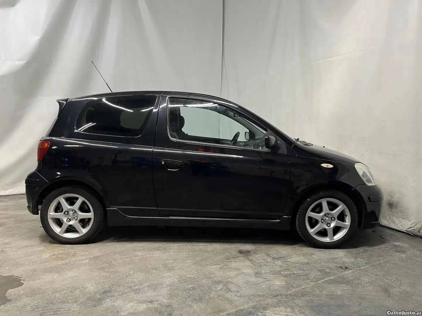 Toyota Yaris 1.5 TS T-Sport - 04 foto 5