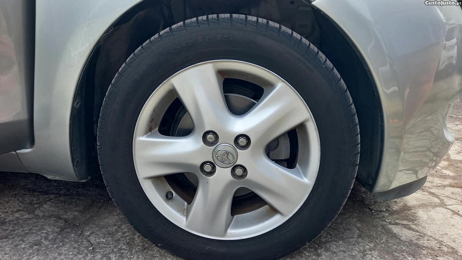 Toyota Yaris 1.0 VVT-i — fotografia 5