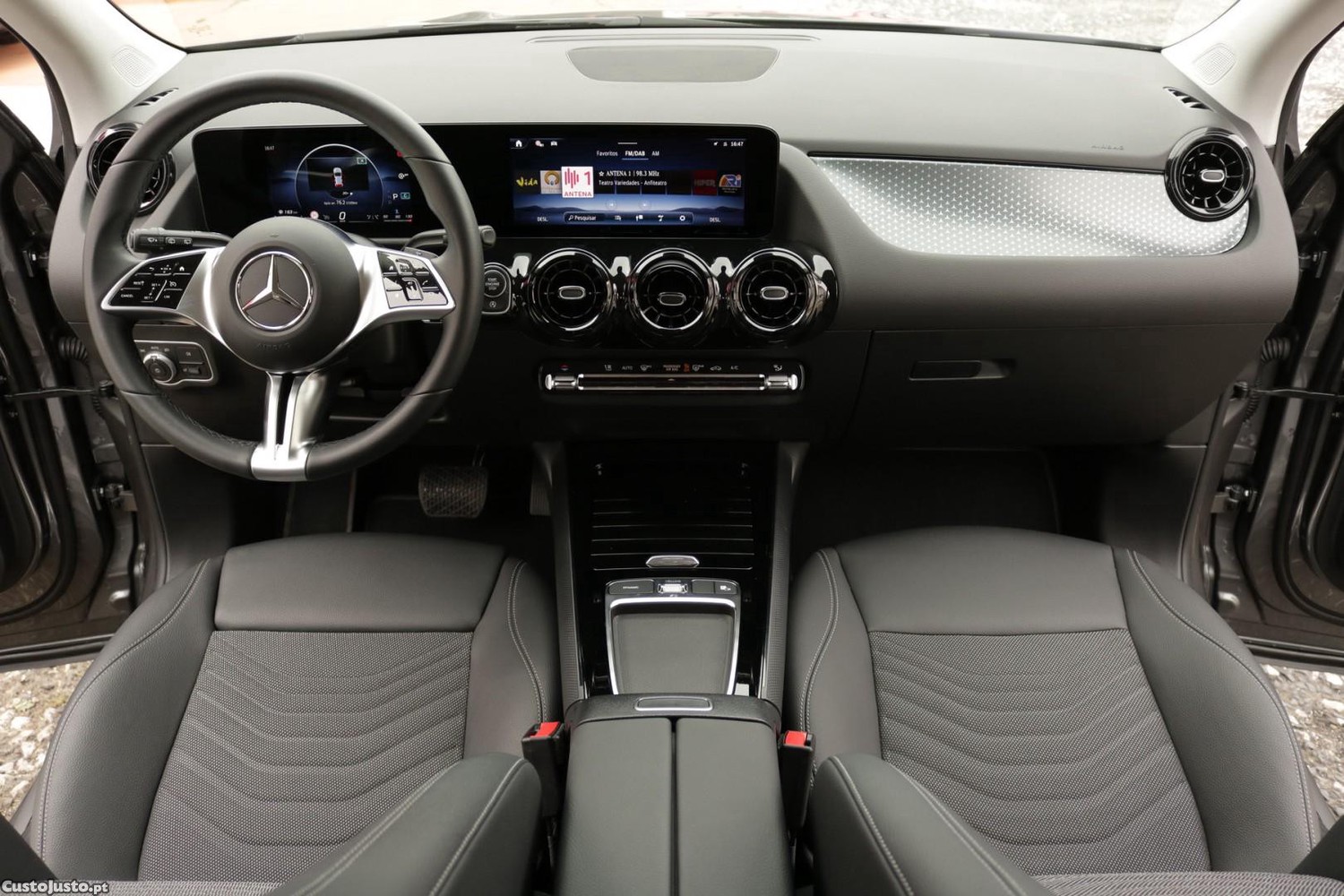 Mercedes-Benz GLA 180 180 d Auto — fotografia 35