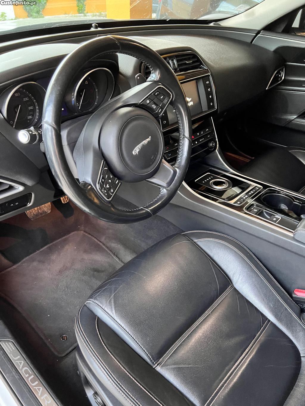 Jaguar XE Black - 17 foto 5