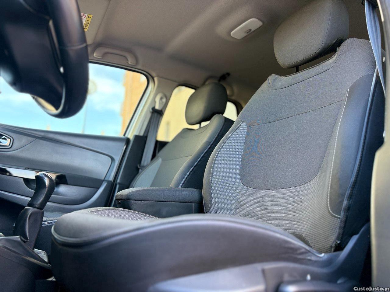 Renault Captur 1.5DCI 110CV EXCLUSIVE — fotografia 4