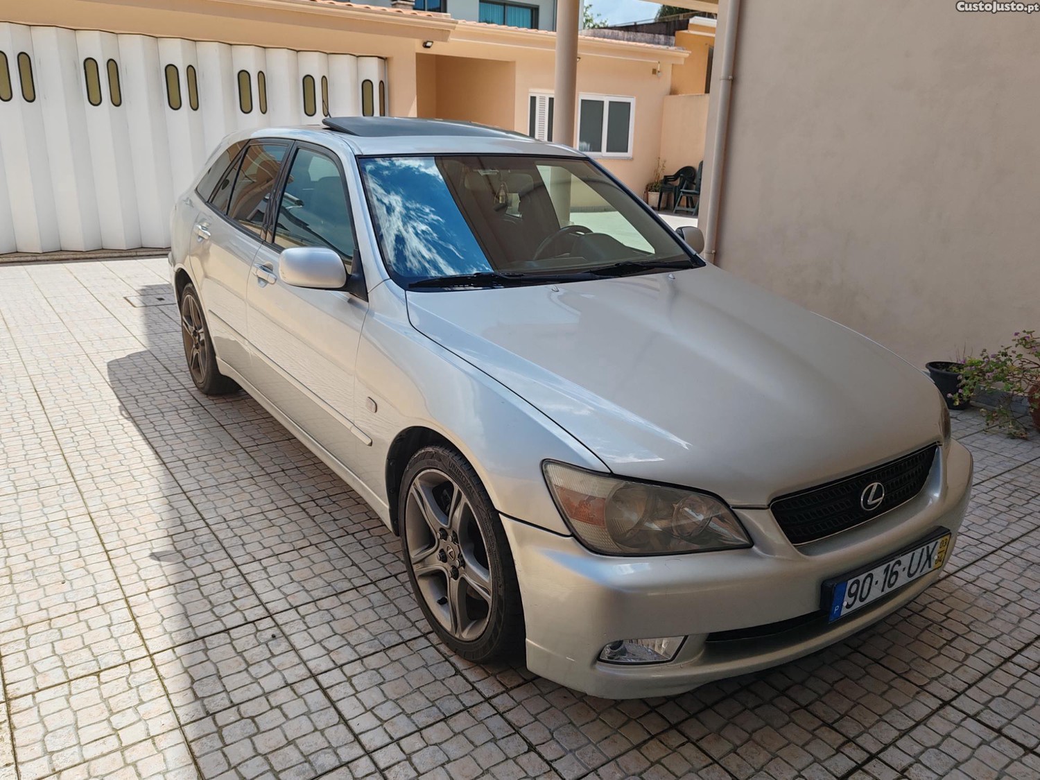Lexus IS Sportcross GPL — fotografia 7