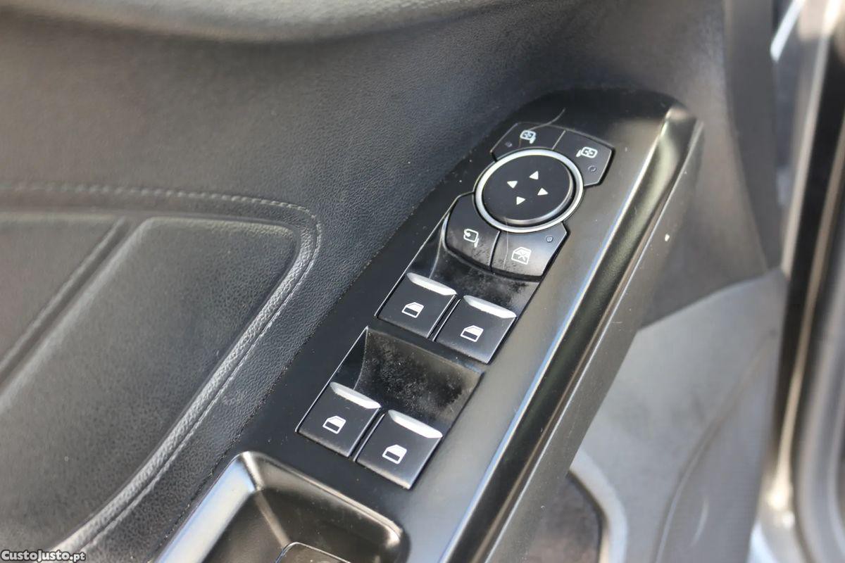 Ford Focus SW 1.5 TDCi EcoBlue Connected — fotografia 11