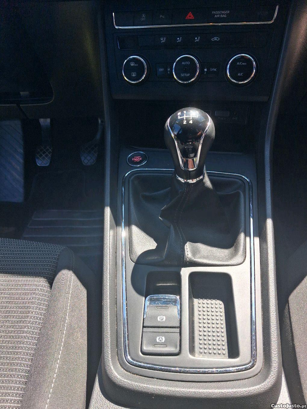 SEAT Leon 5F — fotografia 2