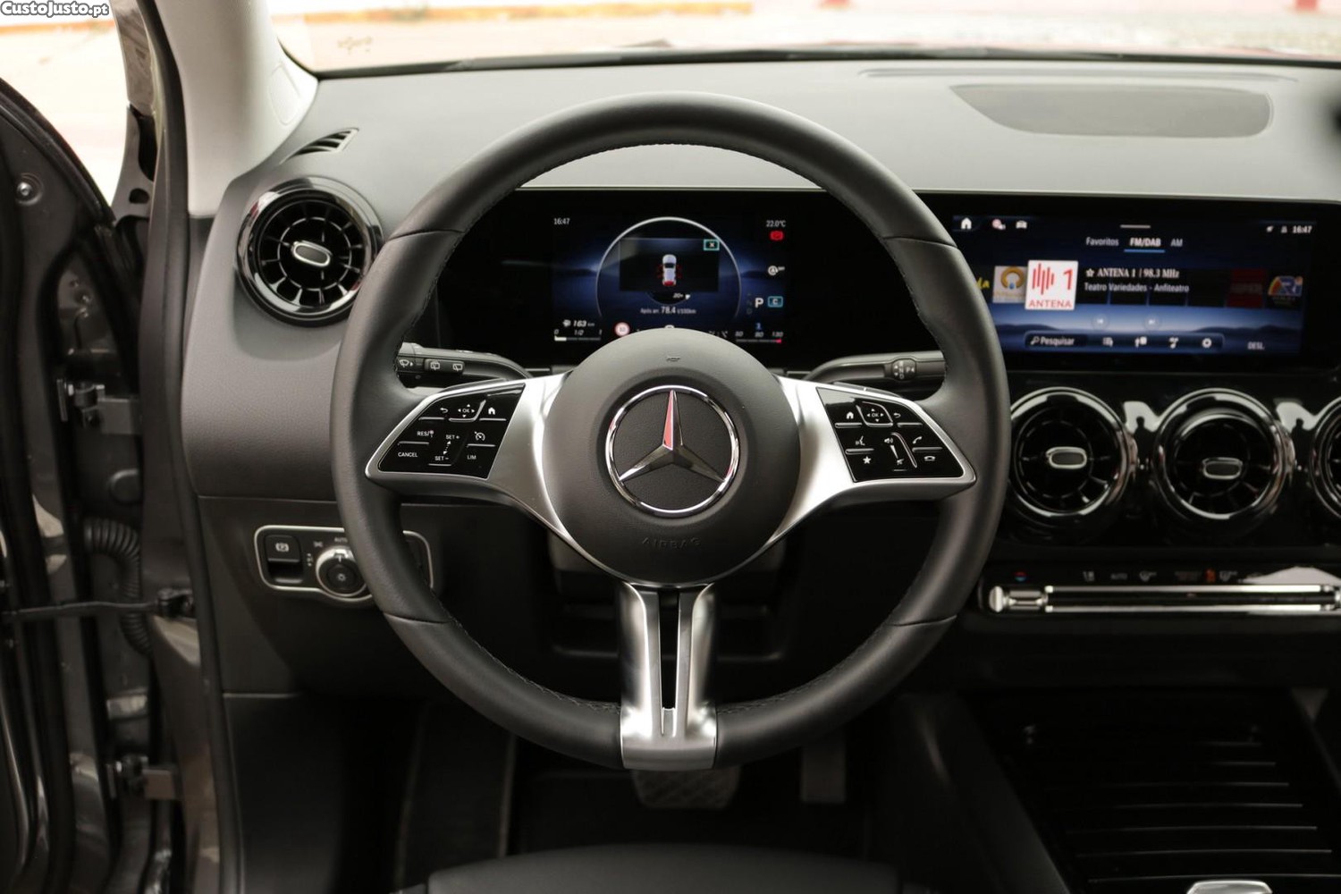 Mercedes-Benz GLA 180 180 d Auto — fotografia 34