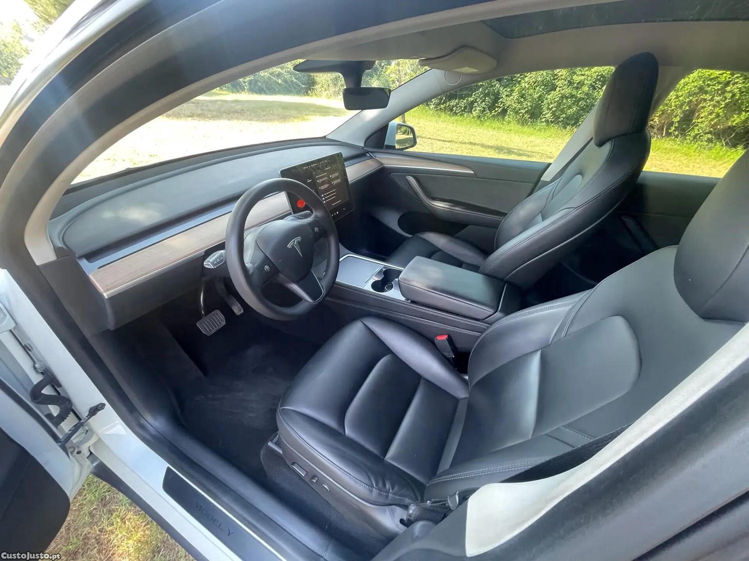 Tesla Model Y Long Range Dual Motor AWD — fotografia 16