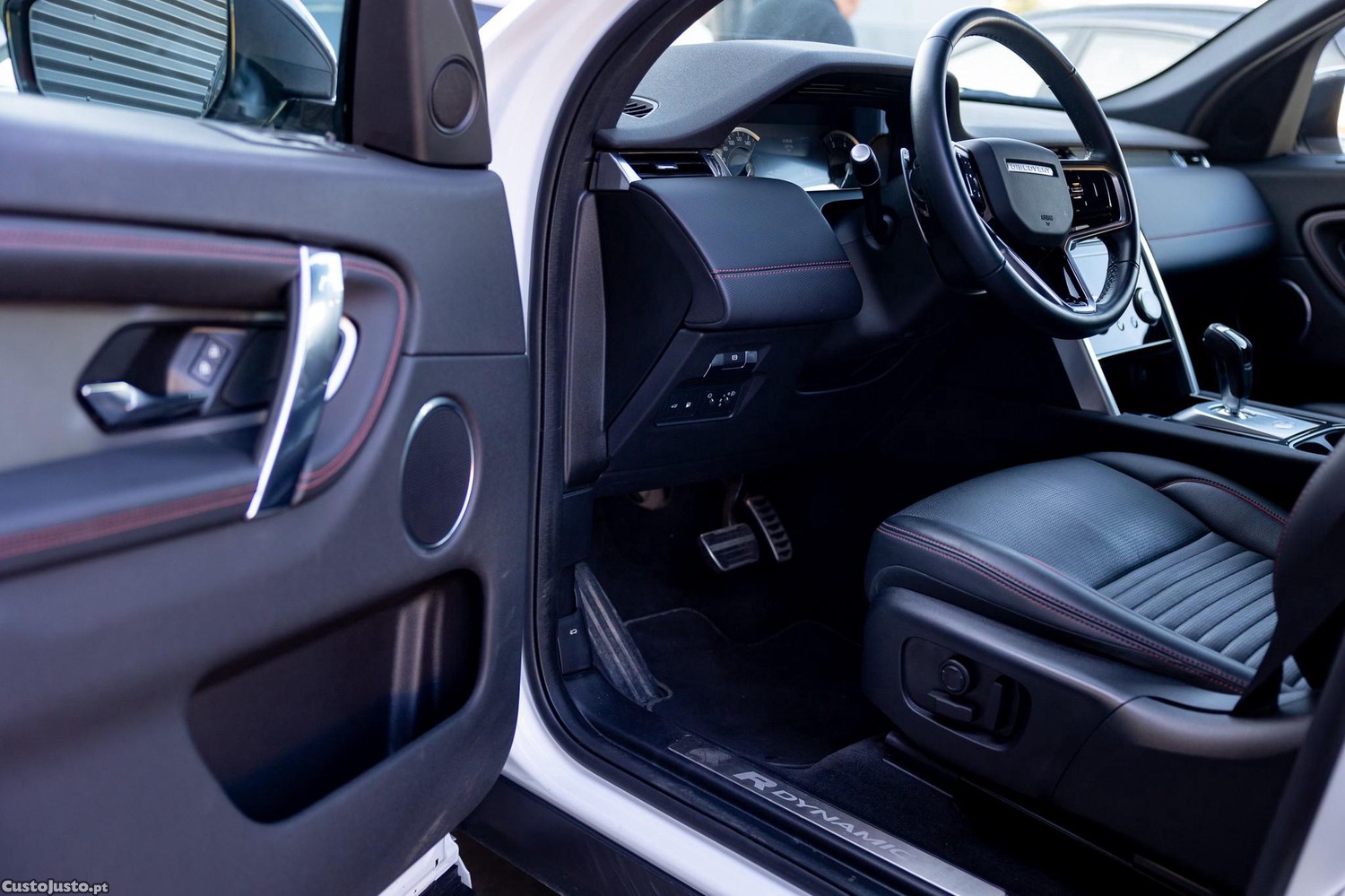 Land Rover Discovery Sport 1.5 I3 P300e AWD R-Dynamic S — fotografia 20