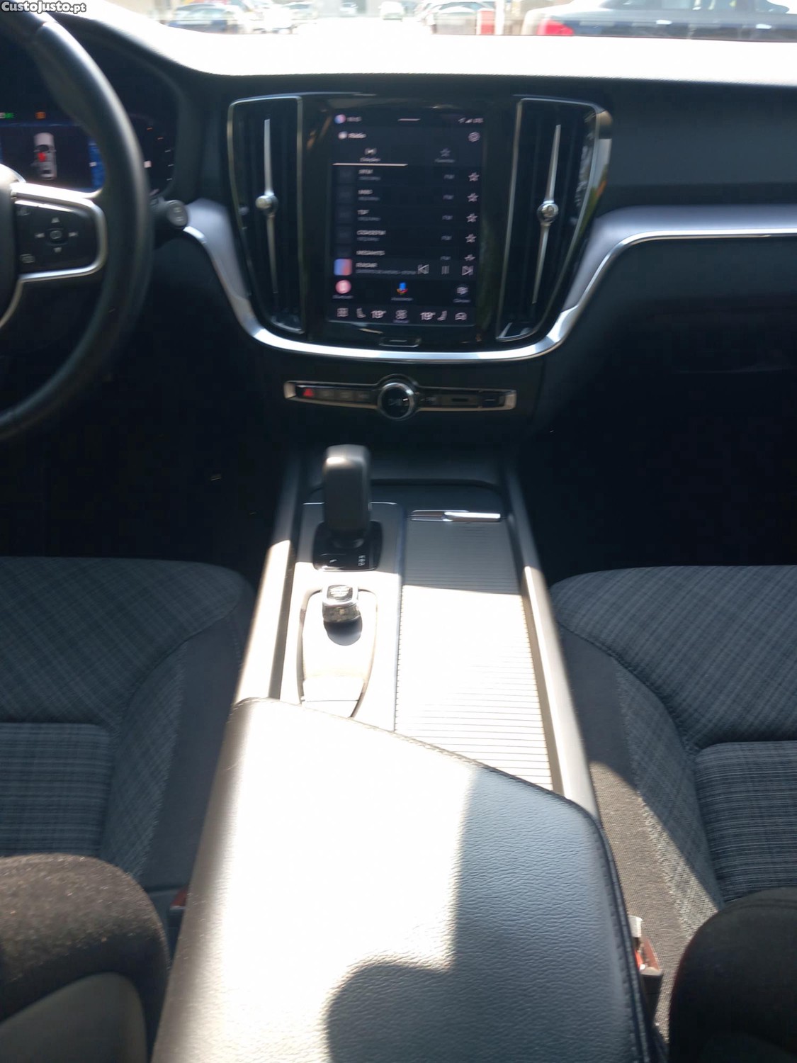Volvo V60 2.0 D4 Momentum Geartronic — fotografia 3