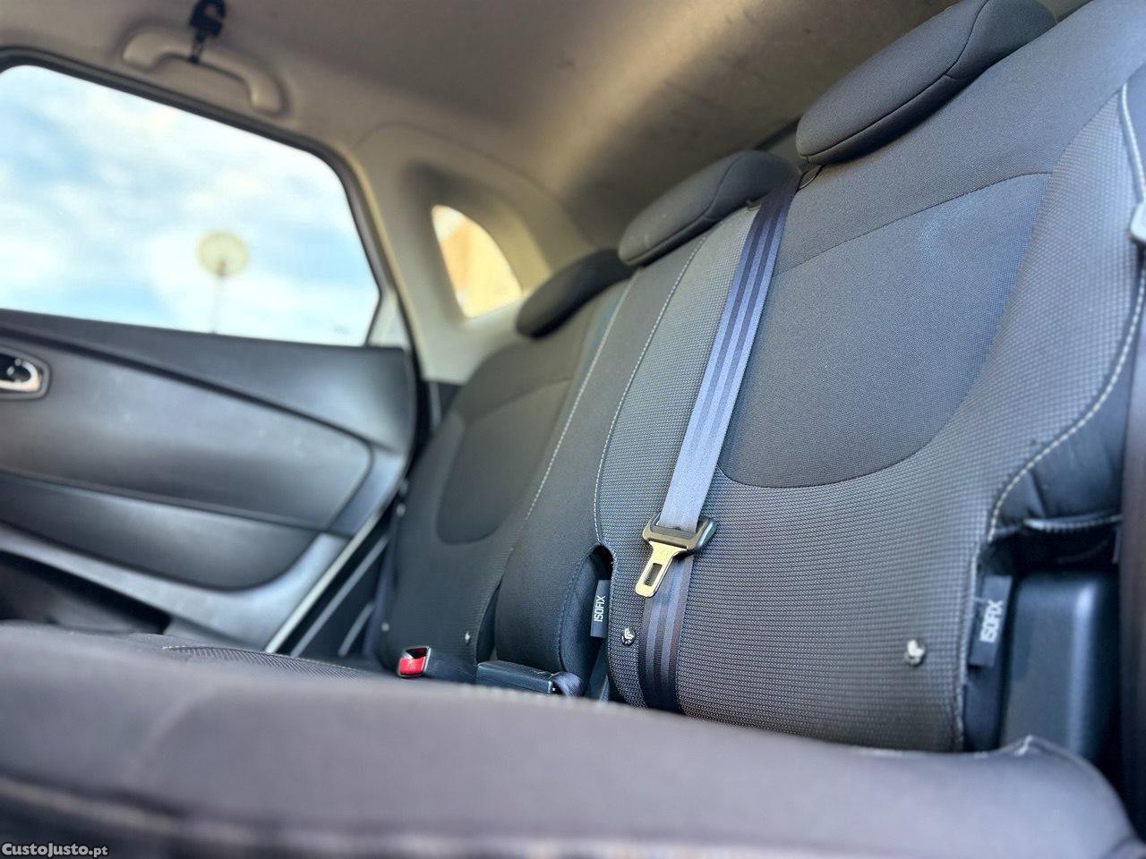 Renault Captur 1.5DCI 110CV EXCLUSIVE — fotografia 3
