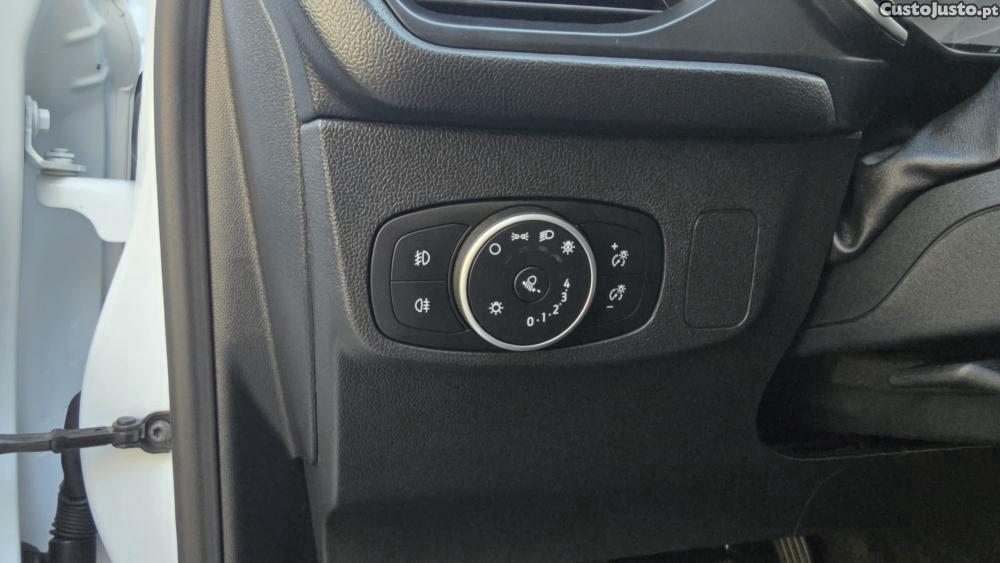 Ford Focus 1.5 TDCi EcoBlue Con — photo 4