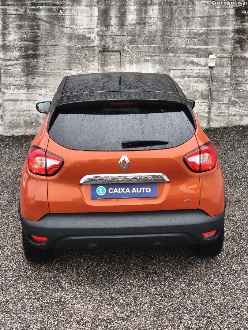 Renault Captur dCi 90 EDC Dynamique — fotografia 11
