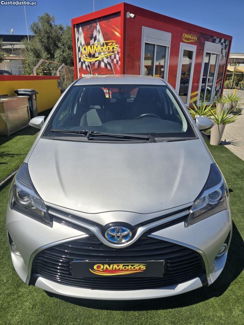 Toyota Yaris 1.5 HSD Comfort — fotografia 17