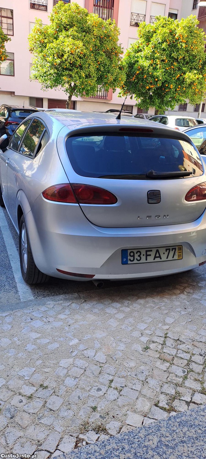SEAT Leon 1.4 i — fotografia 2