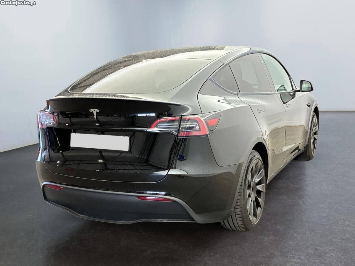Tesla Model Y Standard RWD — fotografia 11