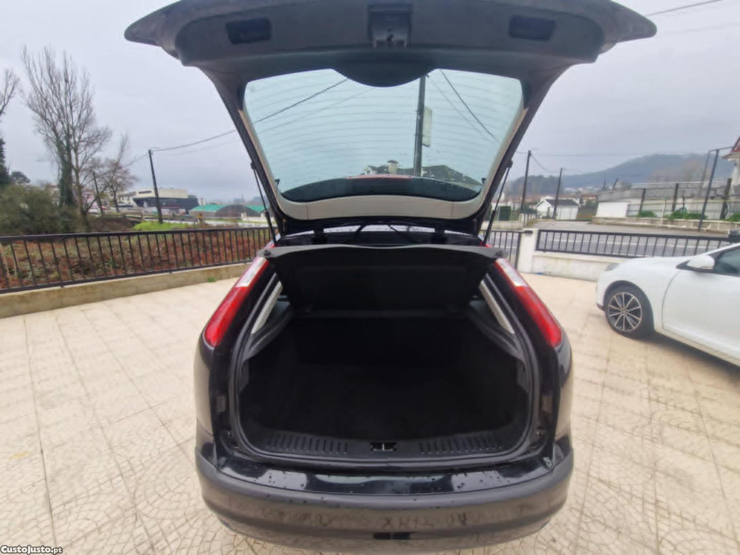 Ford Focus 1.6 Ti-VCT Ghia — fotografia 5