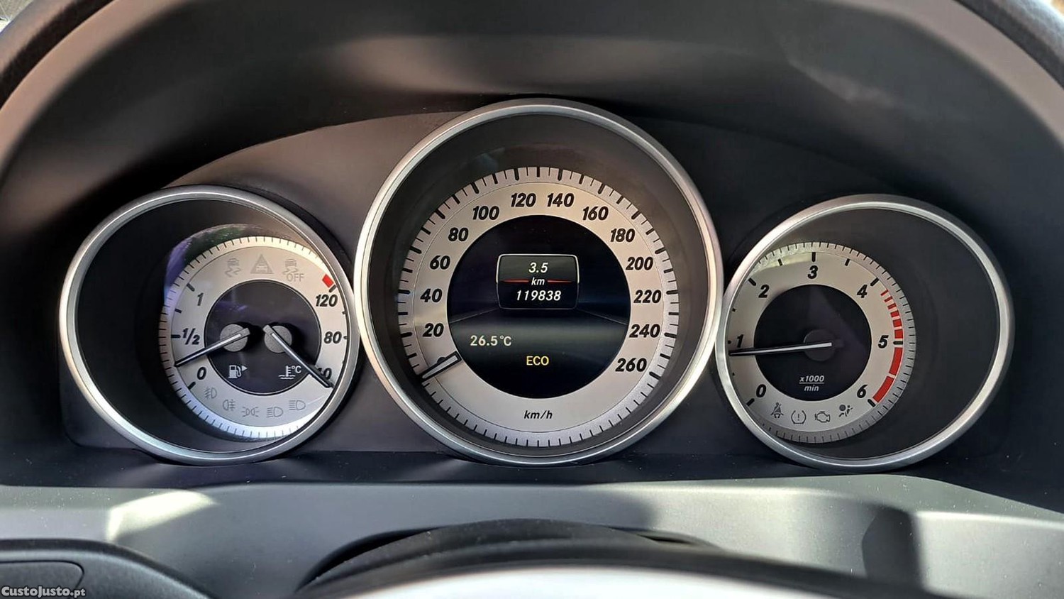 Mercedes-Benz E 220 CDi BlueEfficiency — fotografia 3