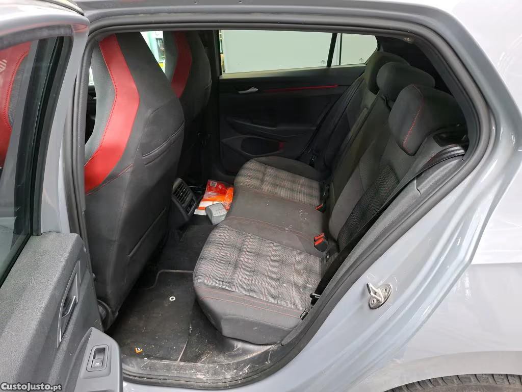 Volkswagen Golf 2.0 TSI GTI Matrix — fotografia 2