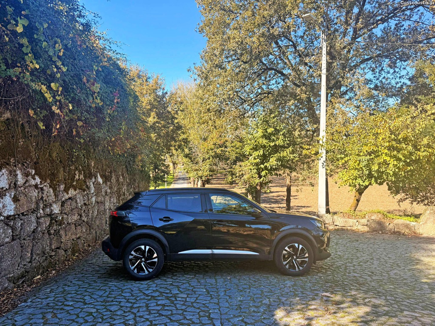 Peugeot 2008 1.5 BlueHDi Allure EAT8 — fotografia 17