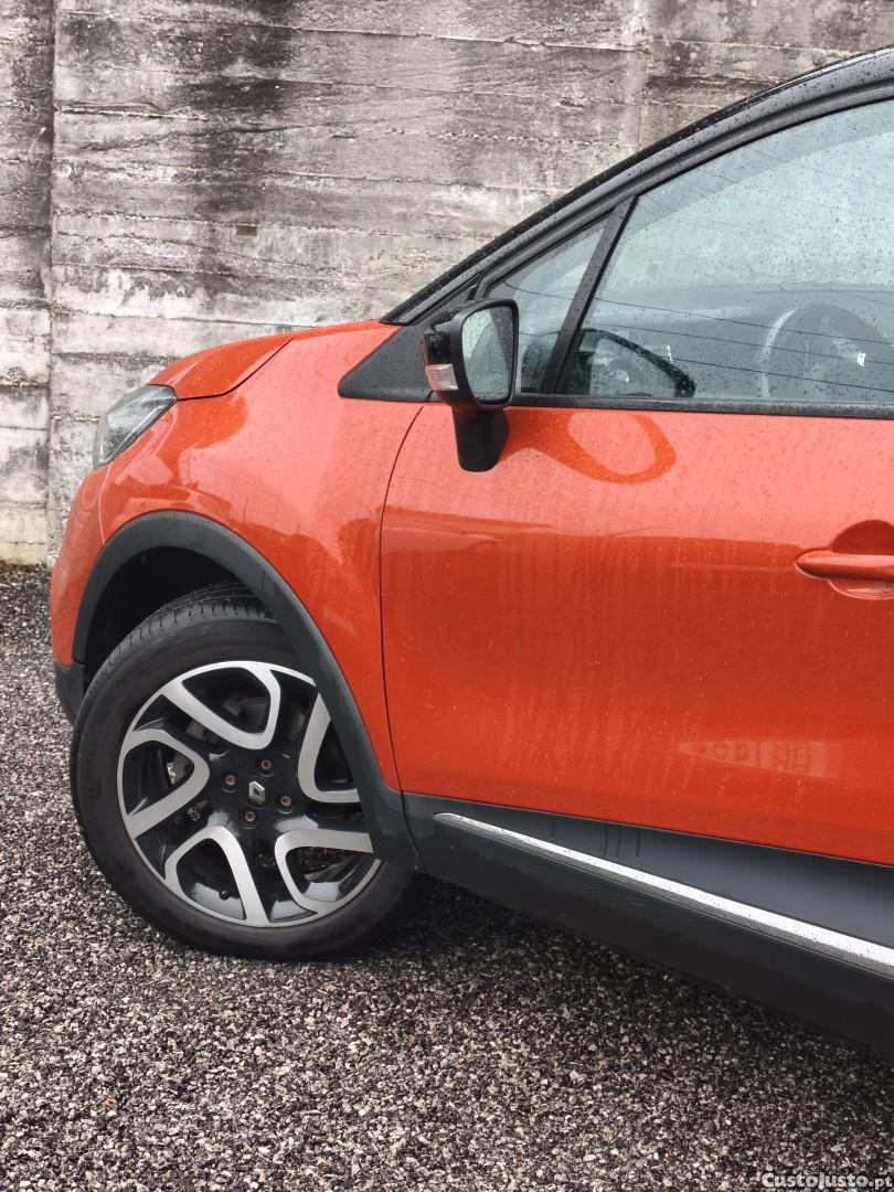 Renault Captur dCi 90 EDC Dynamique — fotografia 16