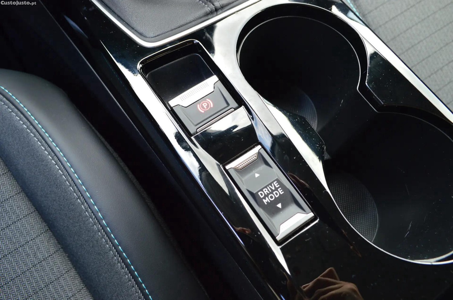Peugeot 2008 1.5 BlueHDi Allure Pack — fotografia 4