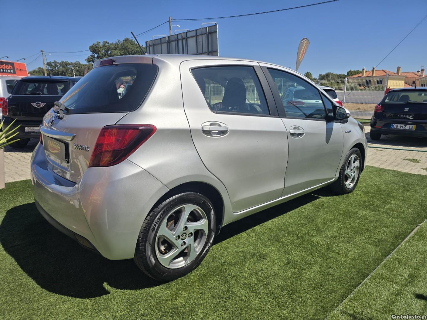 Toyota Yaris 1.5 HSD Comfort — fotografia 16