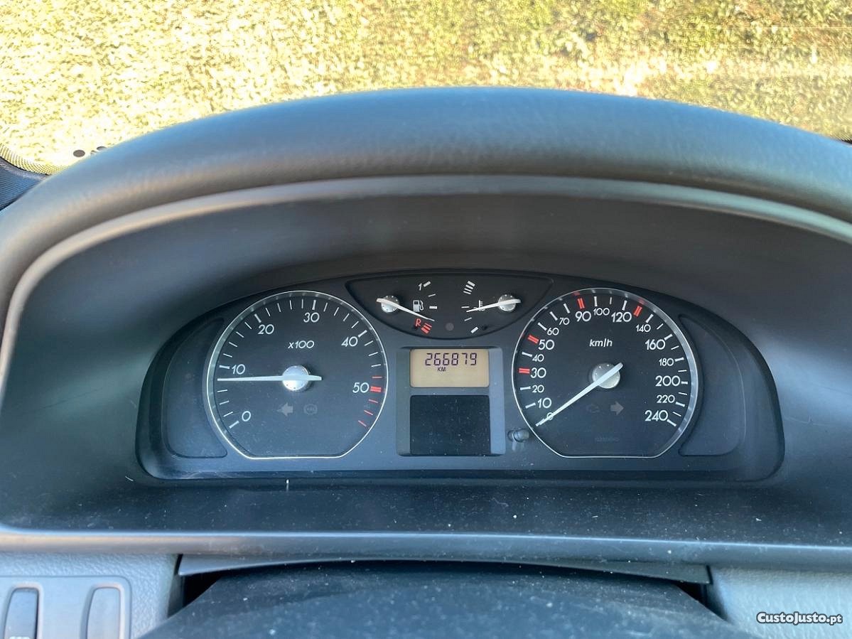Renault Laguna 1.9 DCi — fotografia 7