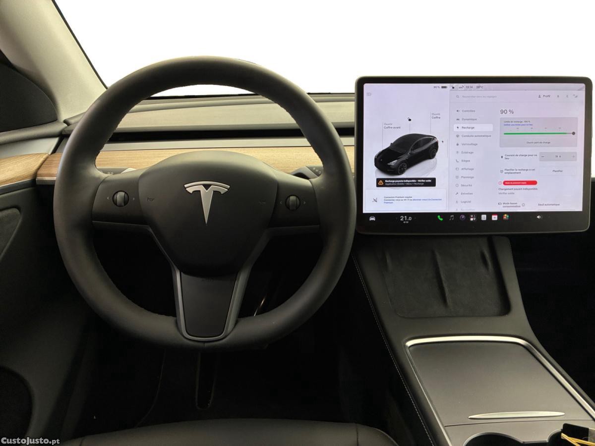 Tesla Model Y Standard RWD — fotografia 9