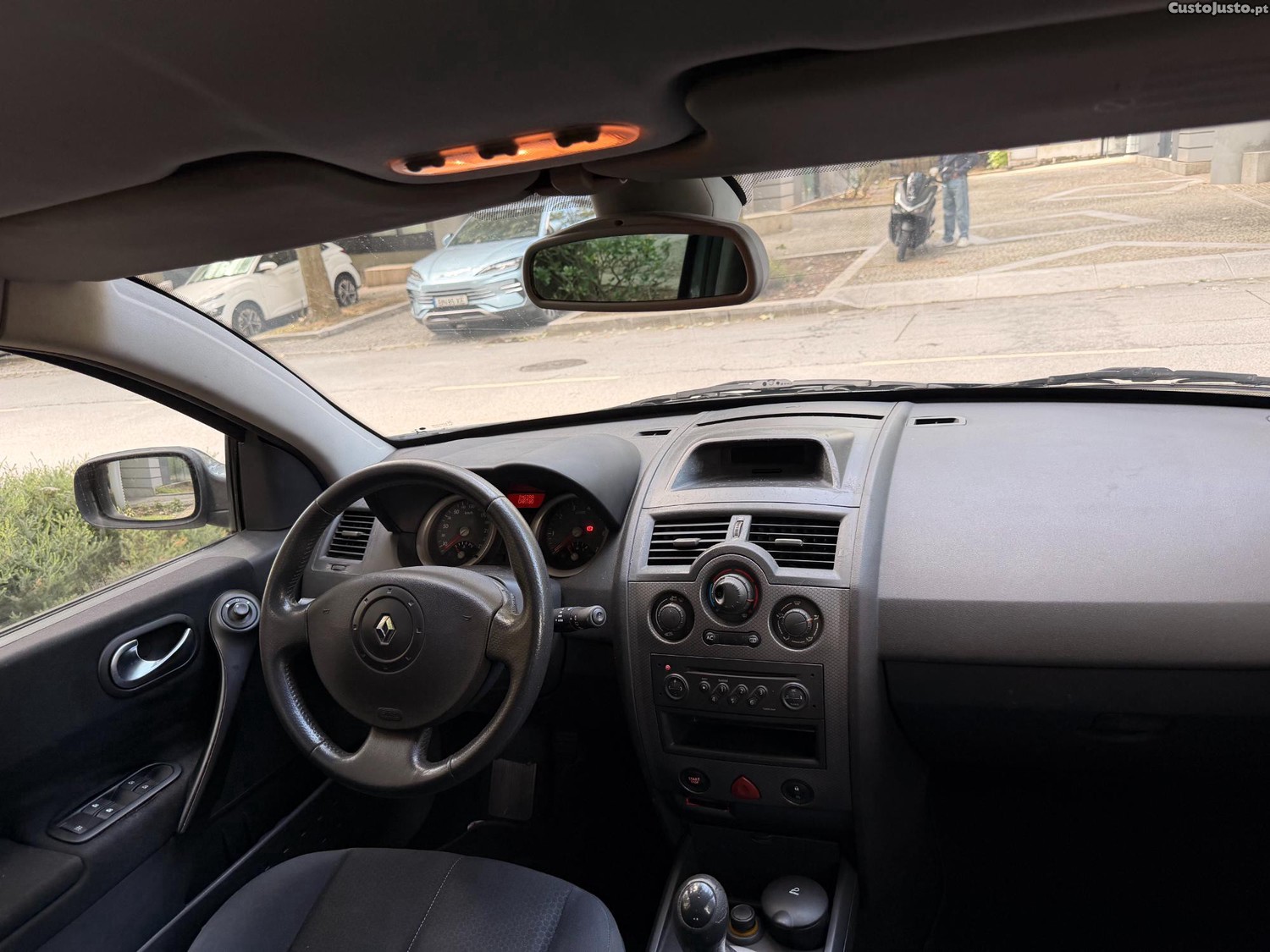 Renault Mégane 1.5 dci Confort — fotografia 4